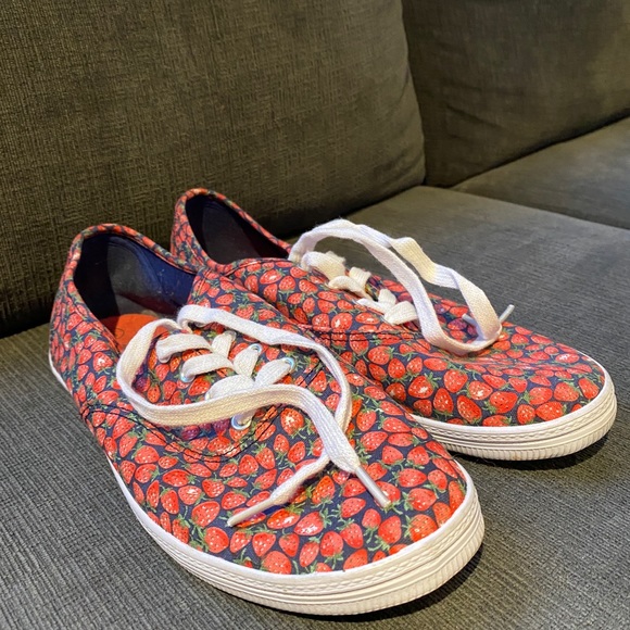 Strawberry print sneakers size 8 never worn - Picture 2 of 2